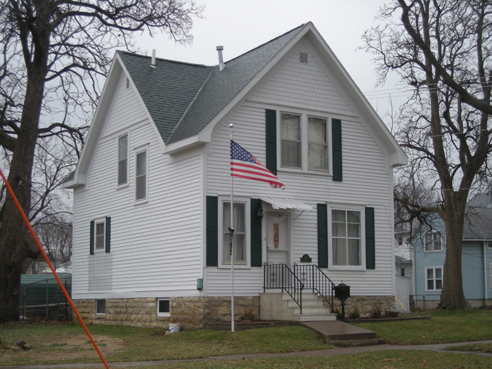 Photo of Midwestern House, Roof